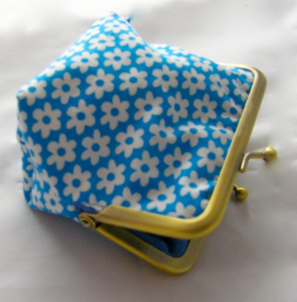 4" Silly Coin Purse Pretty White Flowers On Blue